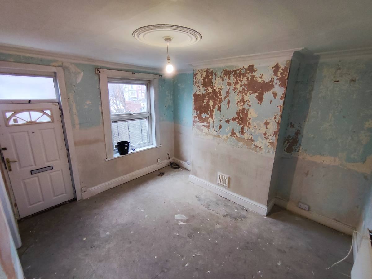 Before end of tenancy repaint Leeds